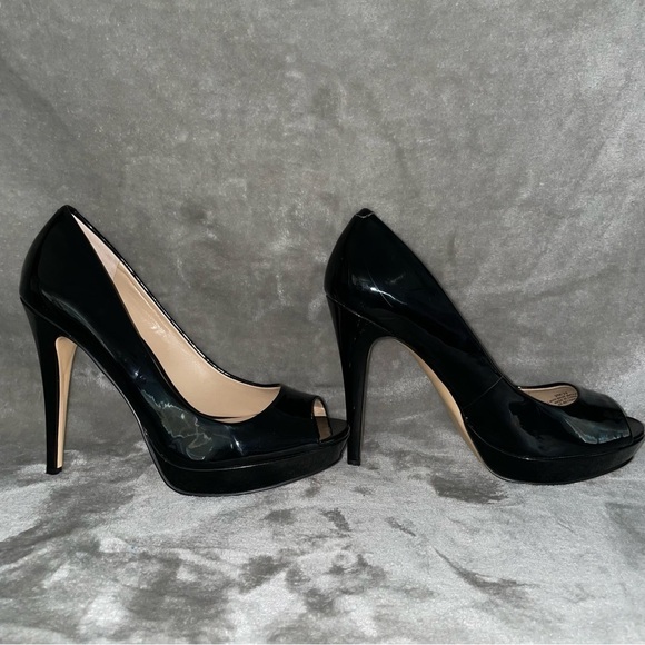 Saks Fifth Avenue “Bethany” Black Patent Leather Peep-Toe Platform Heels Size 9 - Picture 2 of 10